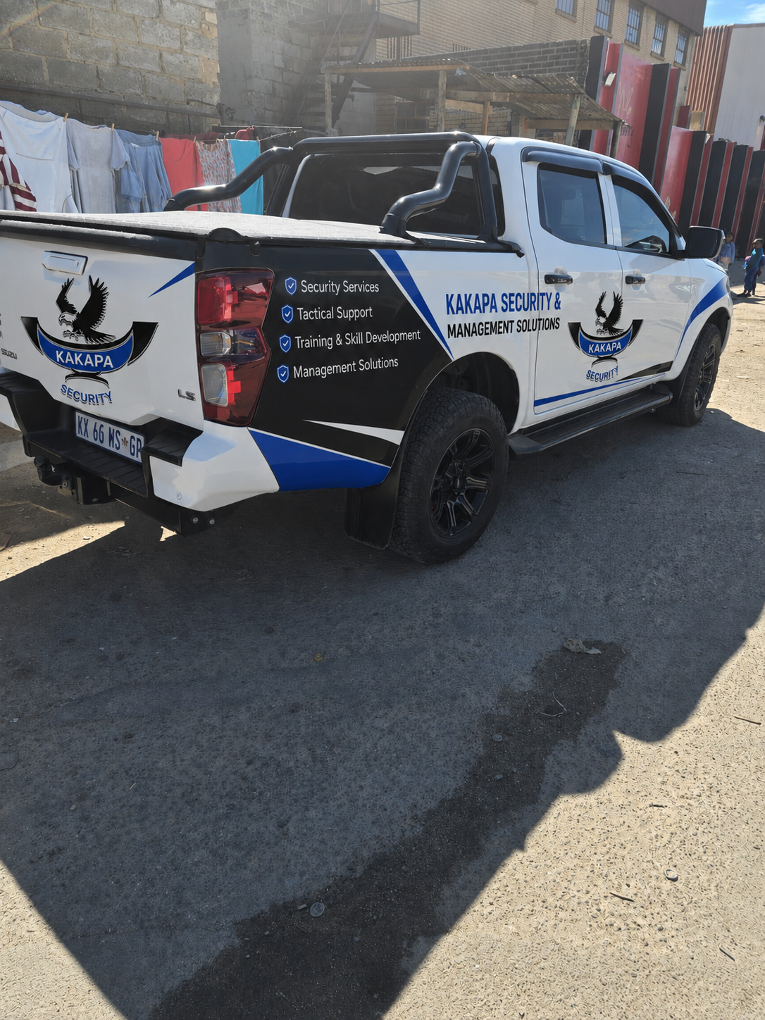 Kakapa armored response vehicle and tactical team